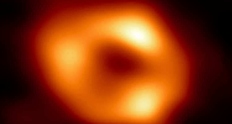 Ett svart hål på bild - 8 Sidor