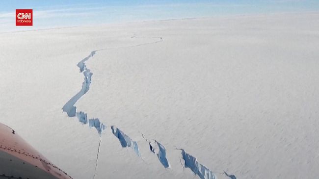 VIDEO: Lapisan Es di Antartika Pecah Sepanjang 1.270 Km - CNN Indonesia
