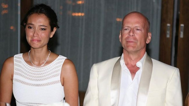 Dukungan Demi Moore & Sang Putri untuk Bruce Willis yang Alami Kerusakan Otak Aphasia - HaiBunda