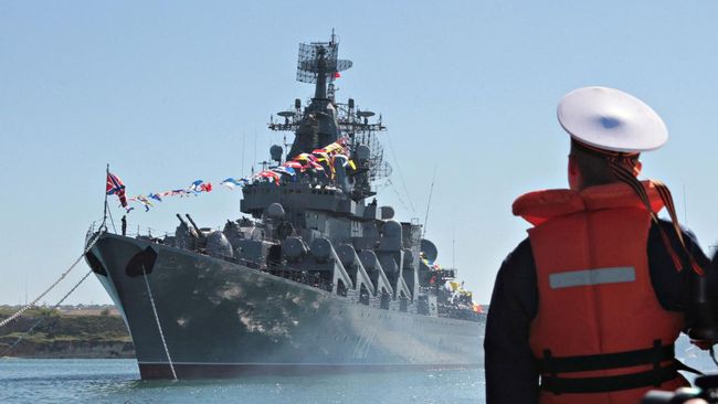 Kapal Perang Tenggelam Dirudal Ukraina, Apa Artinya Bagi Rusia? - CNN Indonesia