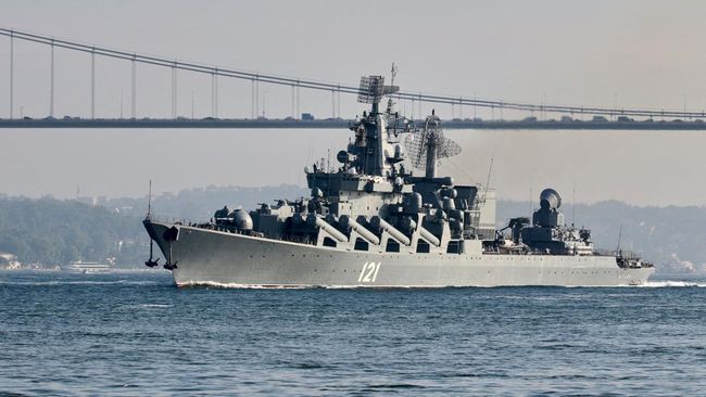 AS Yakin Kapal Perang Moskva Tenggelam Akibat Dua Rudal Ukraina - CNN Indonesia