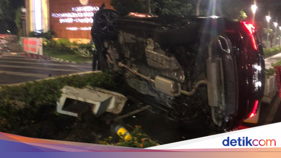 Kronologi Lexus 'RFS' Hindari Penyekatan Lalu Terguling di Bundaran Senayan - detikNews
