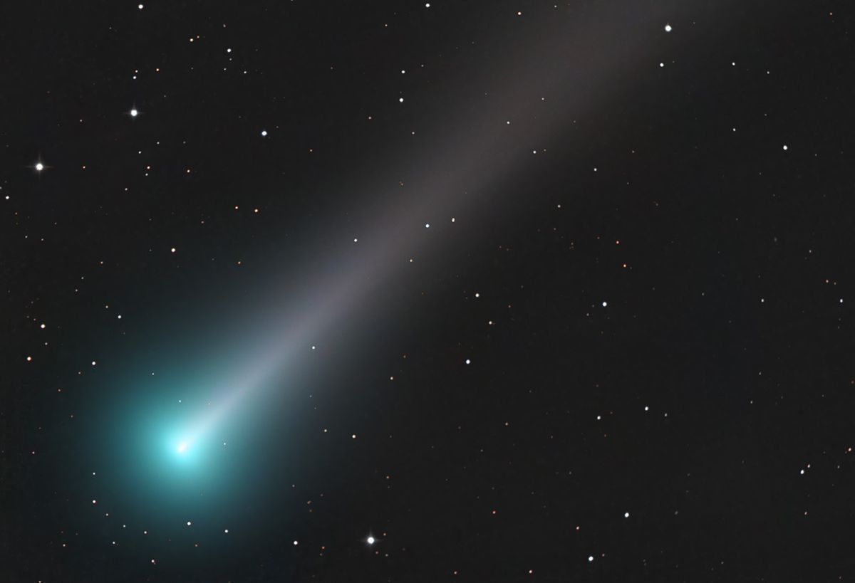 Comet Leonard has broken into pieces as it rounds the sun: report - Space.com