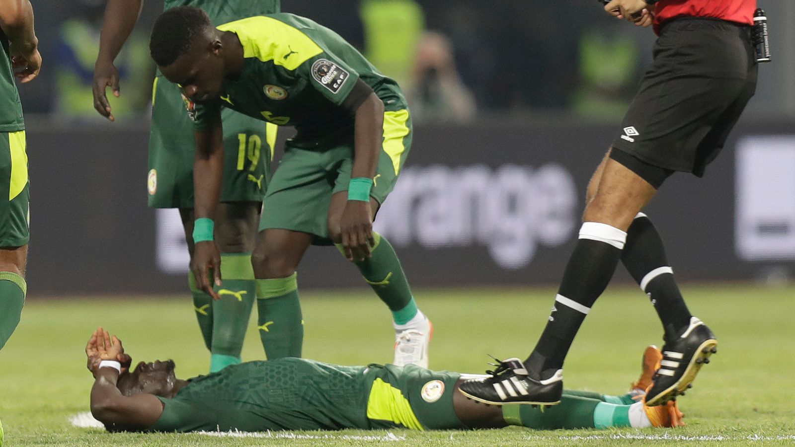 'Sadio Mane's health put at risk': Brain charity Headway criticises decision to keep Liverpool player on after clash of heads in Senegal's AFCON win - Sky Sports