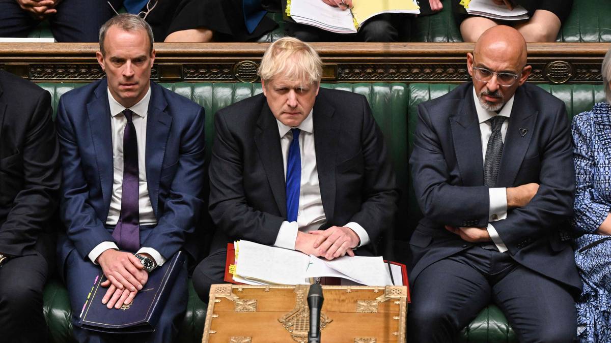 BBC: Statsråder i den britiske regjeringen vil be Boris Johnson om å gå av - NRK
