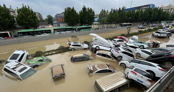 Chiny: Powódź w prowincji Syczuan. 80 tys. mieszkańców ewakuowanych - Interia