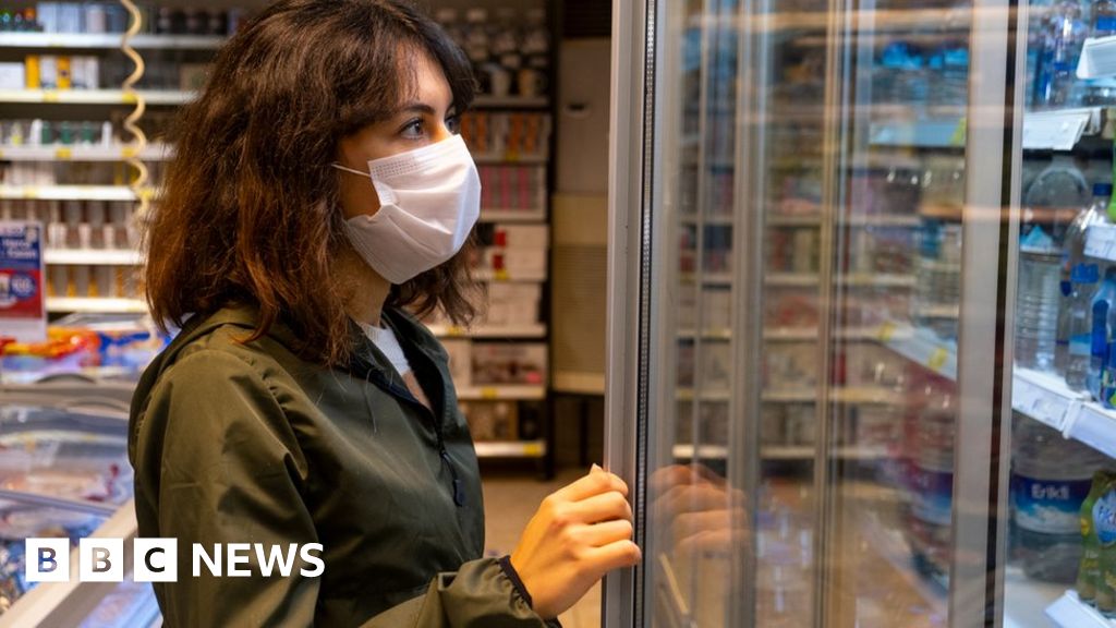 Sainsbury's and John Lewis asks shoppers and staff to keep wearing masks - BBC News