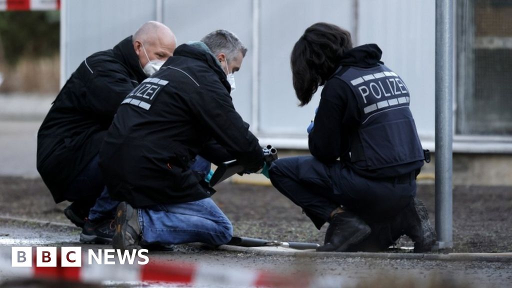 Heidelberg shooting: One dead in gun attack on German students - BBC News