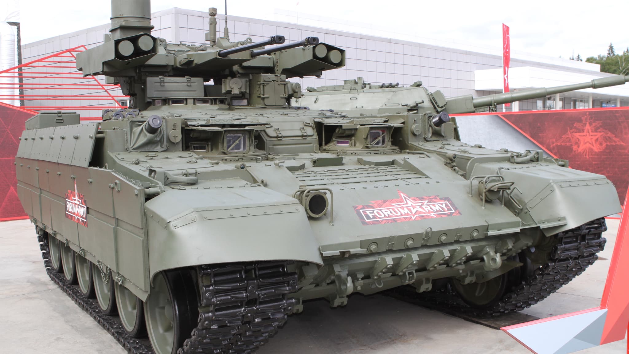 Avec le Terminator, Moscou va tenter de protéger ses blindés des missiles ukrainiens - BFM Business