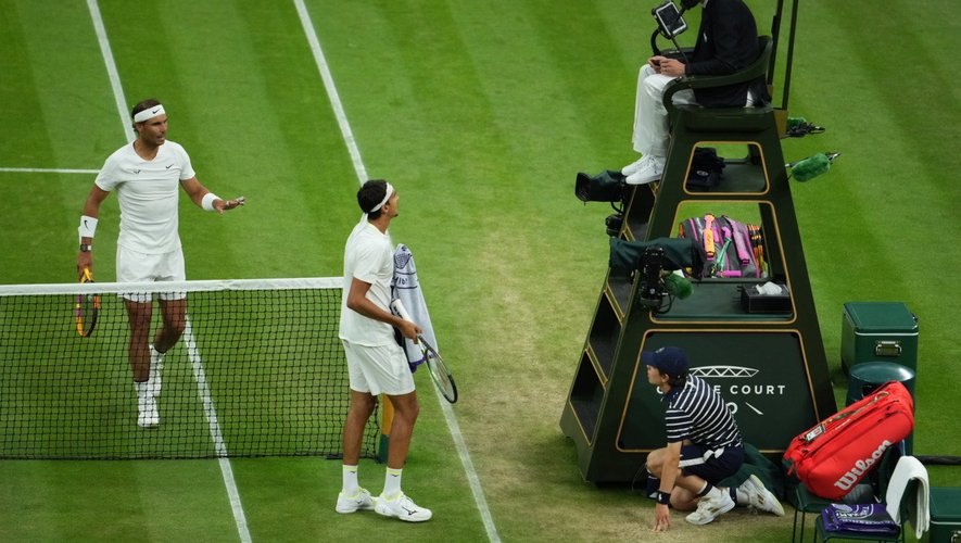 VIDEO. Wimbledon : quand Rafael Nadal interrompt la rencontre pour 
