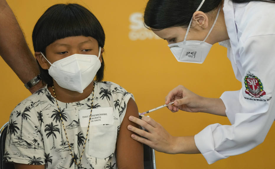Contaminação de tripulantes afeta voos com doses pediátricas da vacina contra o coronavírus - Saúde Estadão