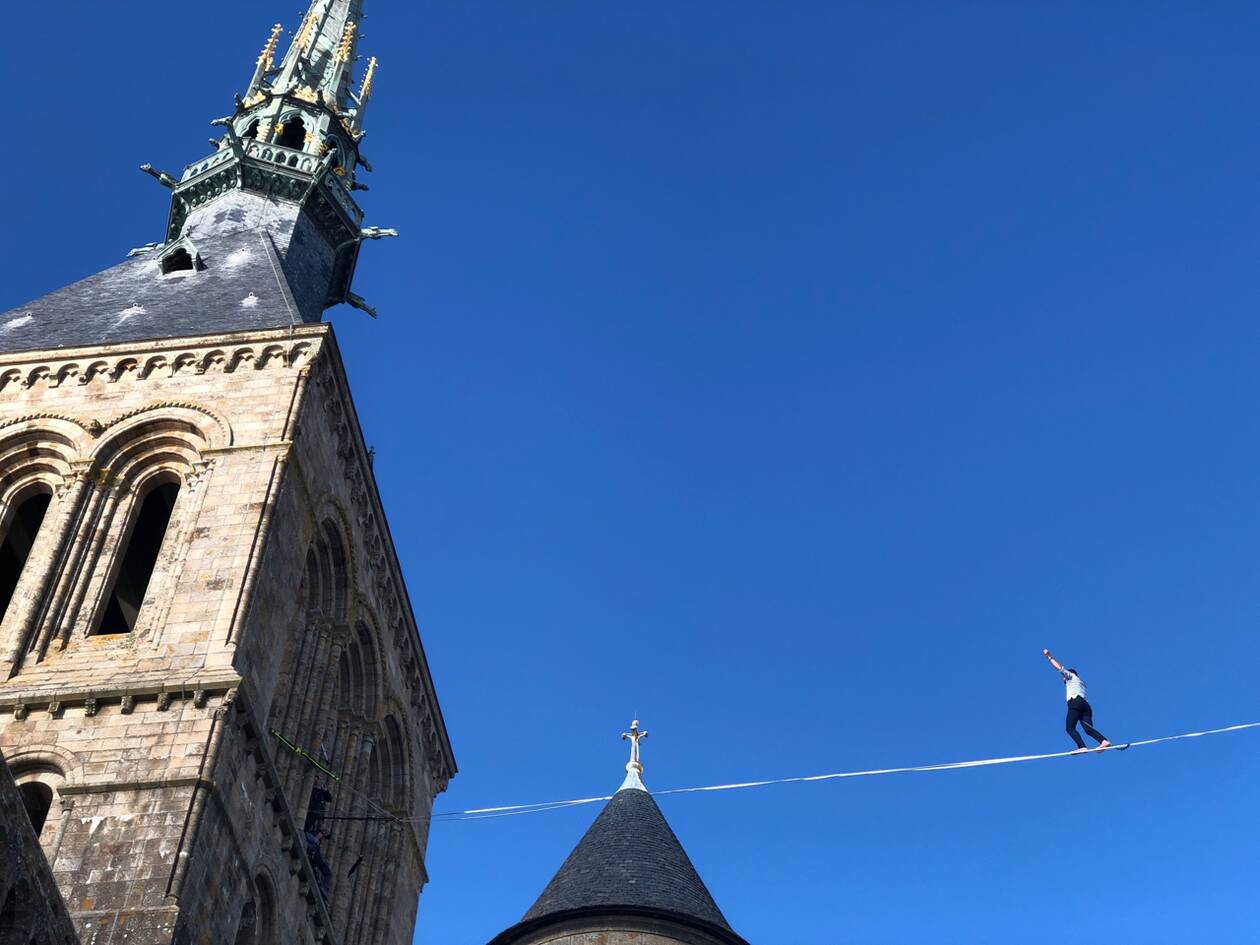 EN IMAGES. Le funambule Nathan Paulin rejoint le Mont-Saint-Michel : le record du monde est battu - Ouest-France