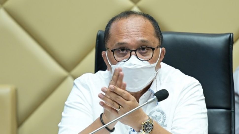 Viral Pasien Covid Dikeroyok dan Dipukuli, Komisi II DPR Salahkan Bupati Toba - Suara.com