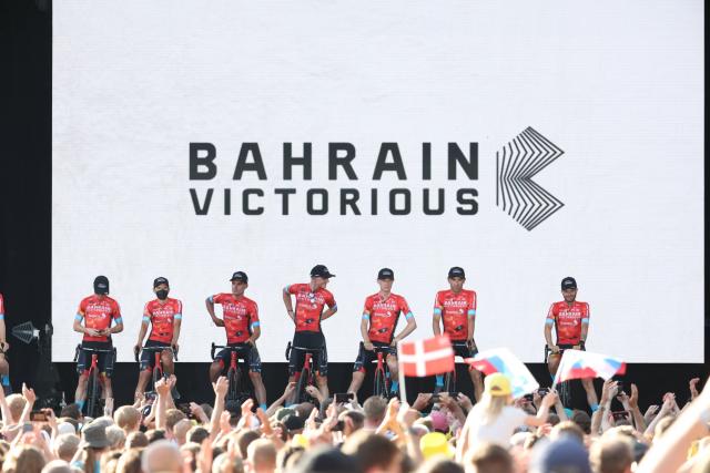 Du matériel électronique et des médicaments saisis lors des perquisitions visant Bahrain-Victorious - L'Équipe.fr