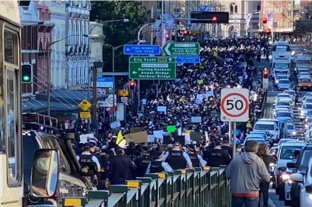 Ribuan Orang Demo Menentang Lockdown di Australia, Dicap 'Orang Bodoh yang Egois' - SINDOnews.com