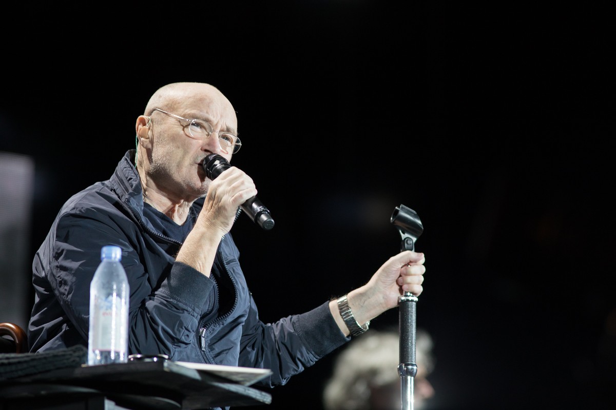 Por que Phil Collins faz shows sentado e anunciou que não fará mais turnês com o Genesis? - Globo.com