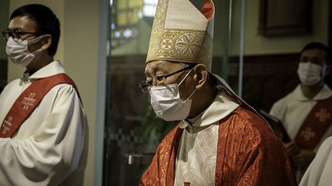 W Hongkongu aresztowano kardynała Zena. Został zwolniony za kaucją - TVP Info