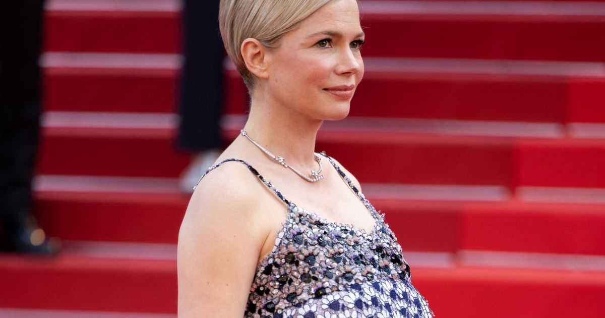 Michelle Williams enceinte à Cannes : l'actrice dévoile ses jolies rondeurs en robe Chanel - Pure People