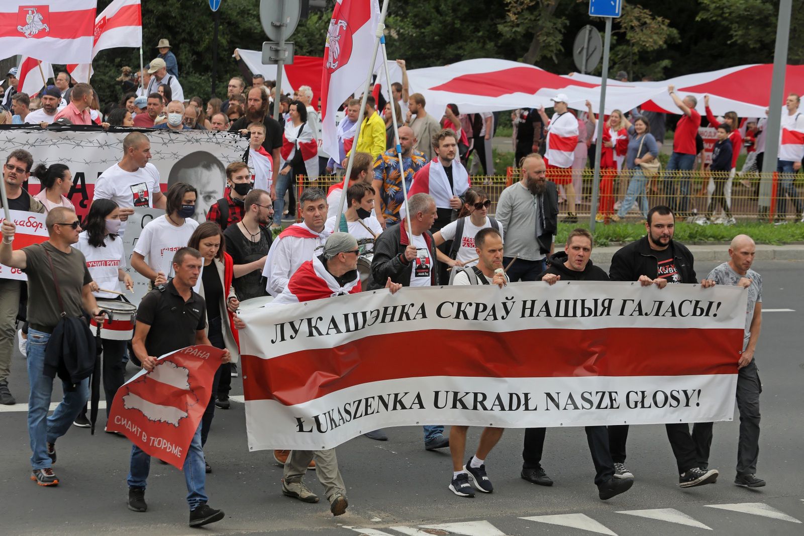 Manifestacje w rocznicę sfałszowanych wyborów na Białorusi - WP Wiadomości