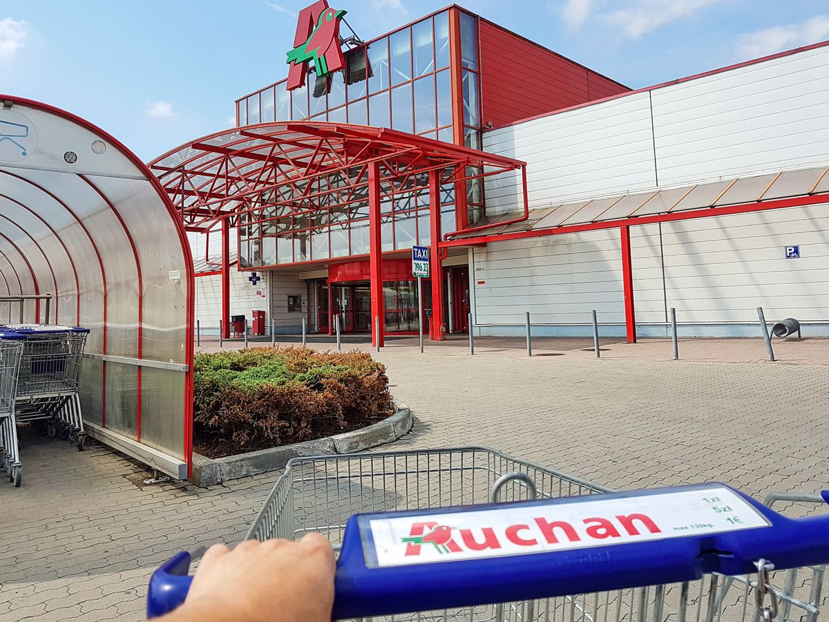 Fuzja Auchan i Carrefoura? Z połączenia dwóch francuskich firm powstałby detaliczny gigant - Money.pl