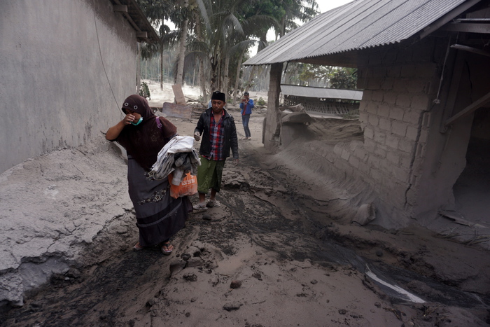Indonesia: eruzione Semeru, il bilancio sale a 13 morti - Ultima Ora - Agenzia ANSA