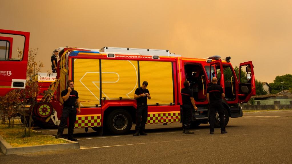DIRECT. Incendies : Elisabeth Borne et Gérald Darmanin attendus en Gironde, où les flammes ont dévoré plus de 6 000 hectares - franceinfo