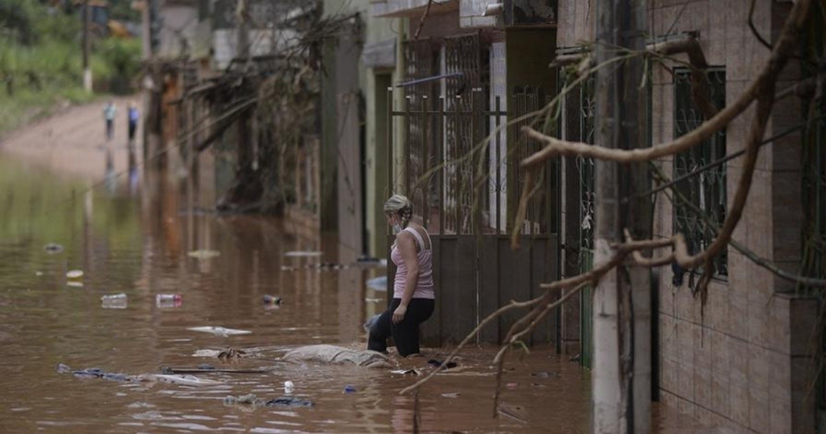 Videos: al menos 10 muertos y miles de damnificados en Brasil por fuertes lluvias - Rosario3.com