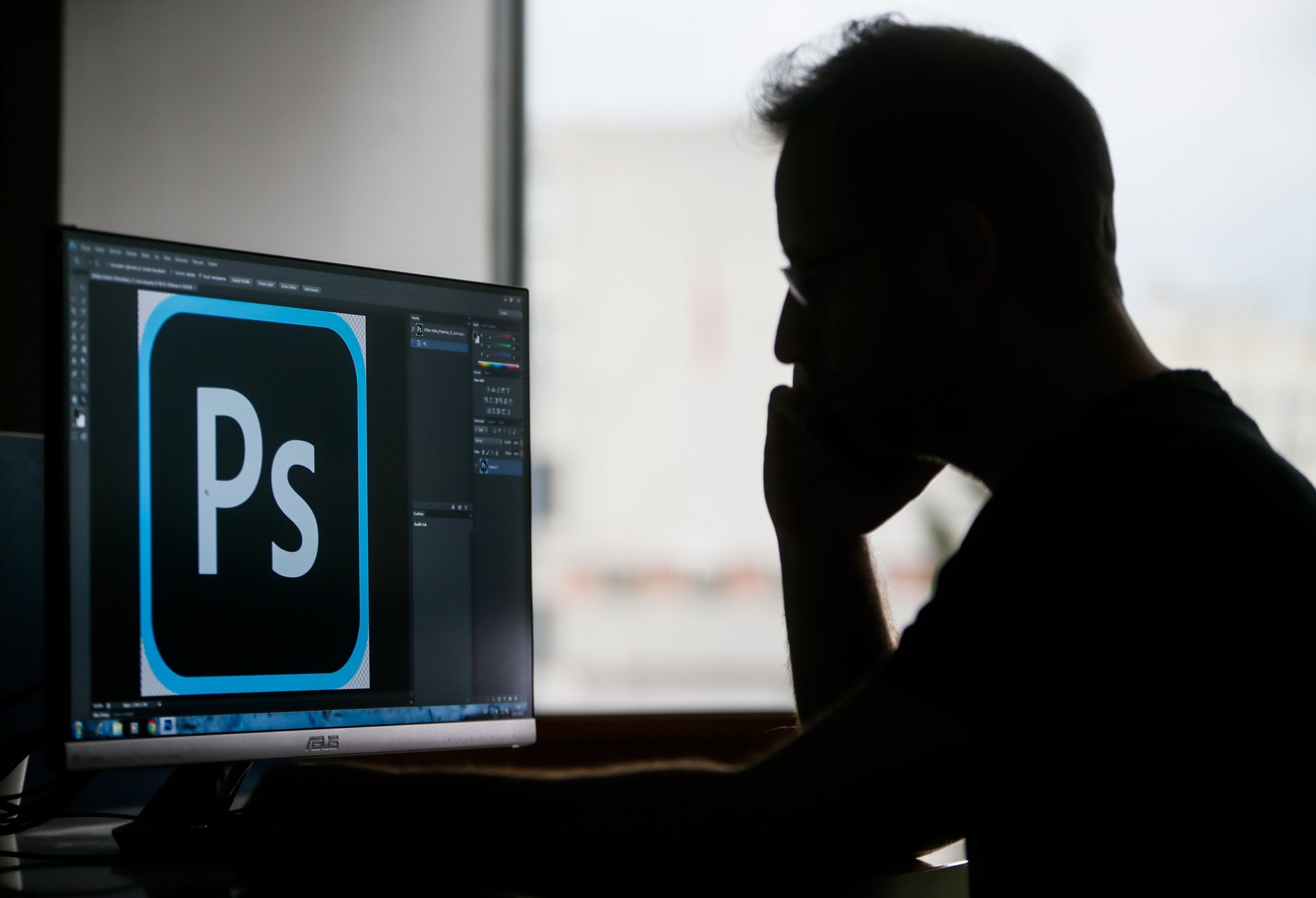 Adobe gaat Photoshop gratis aanbieden op het web - RTL Boulevard