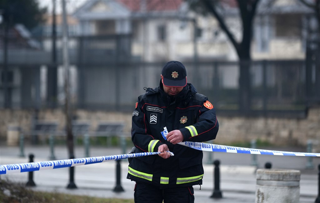 Man in Montenegro schiet 11 voorbijgangers dood na familieruzie - RTL Boulevard